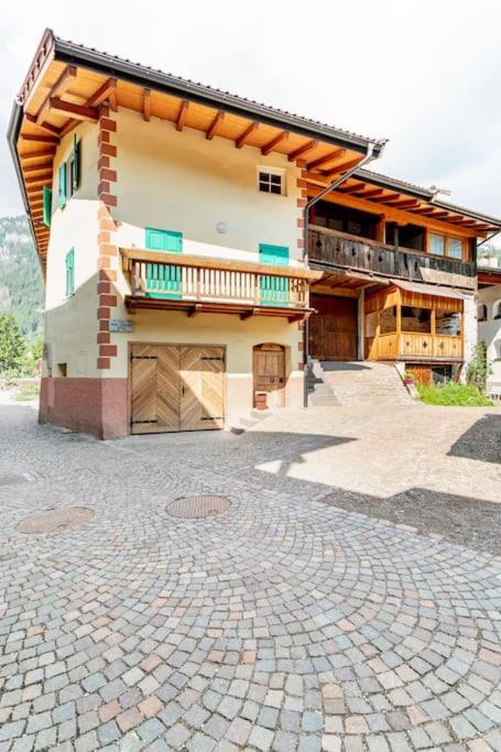 Appartamento Rustico Con Stube E Balcone Predazzo Bagian luar foto